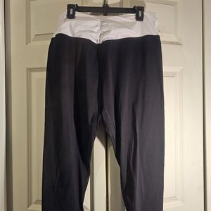 Victoria's Secret On Point Black and White Live Sports Bra